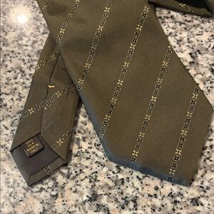 Louis Vuitton silk 100% Olive Green Tie vintage 2006. Like new. Used once